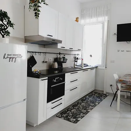 I Apartment *